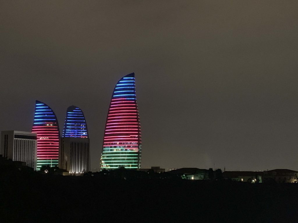 アゼルバイジャンの国旗ライトアップ